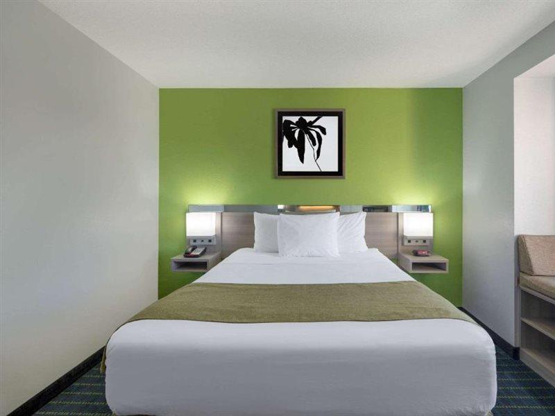 Microtel Inn By Wyndham Lake Norman Cornelius Exterior photo