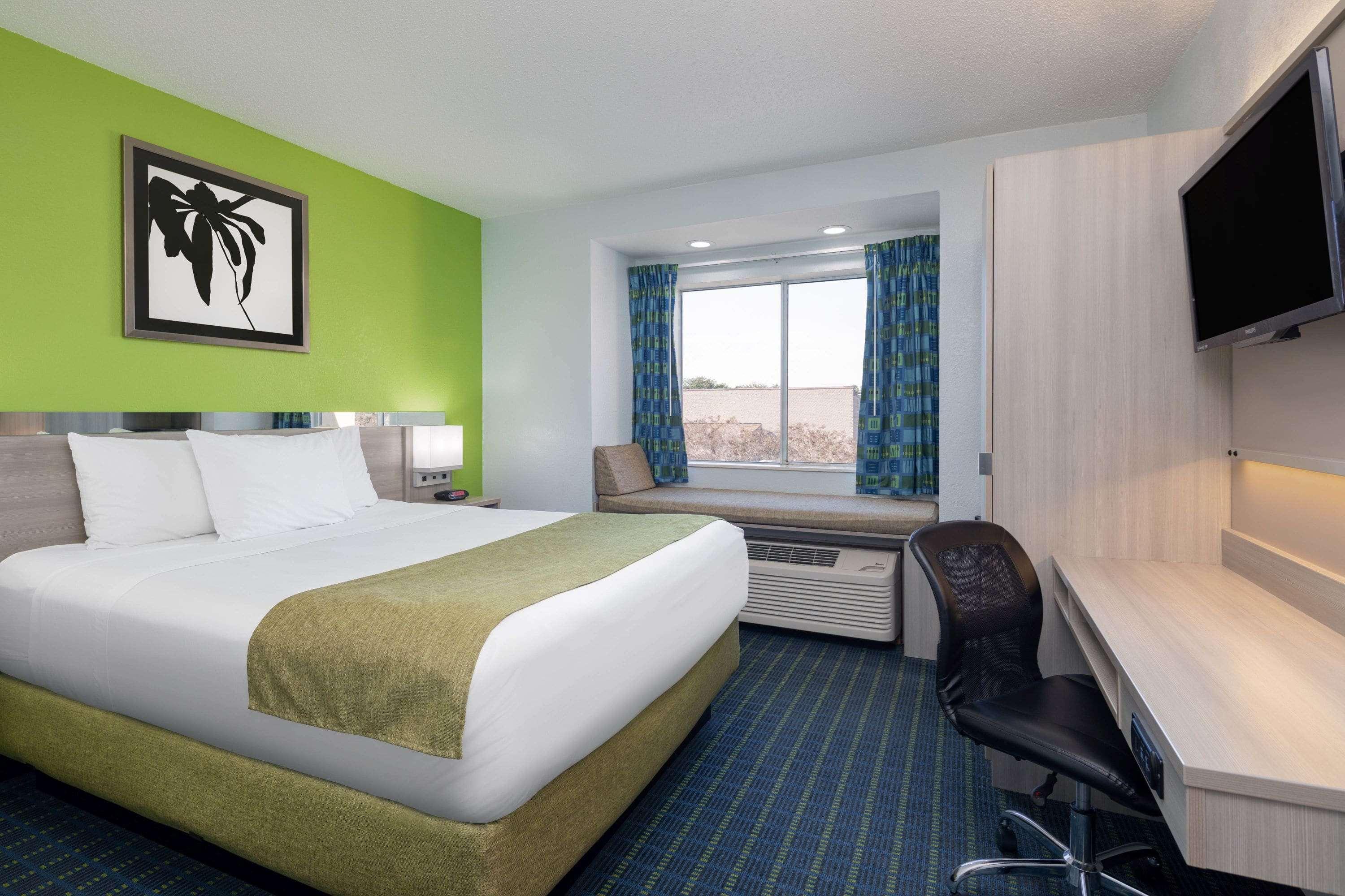 Microtel Inn By Wyndham Lake Norman Cornelius Exterior photo