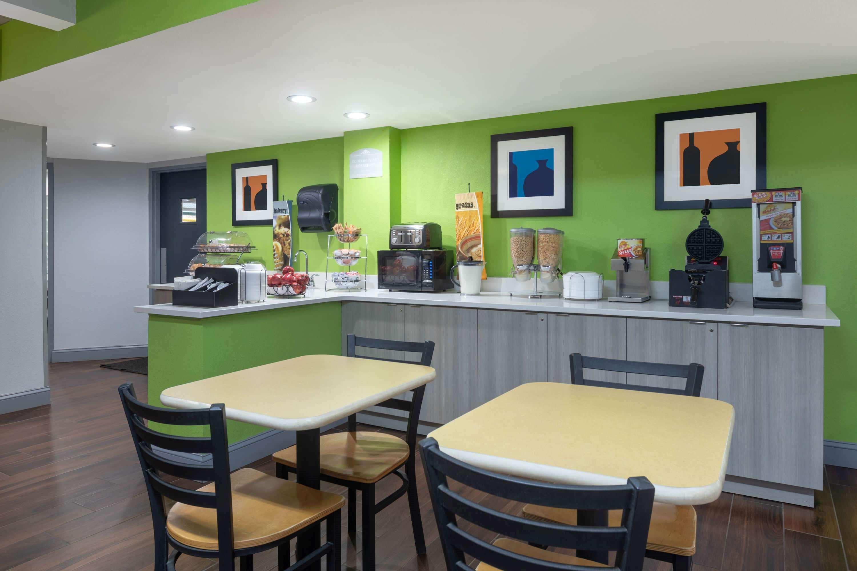 Microtel Inn By Wyndham Lake Norman Cornelius Exterior photo