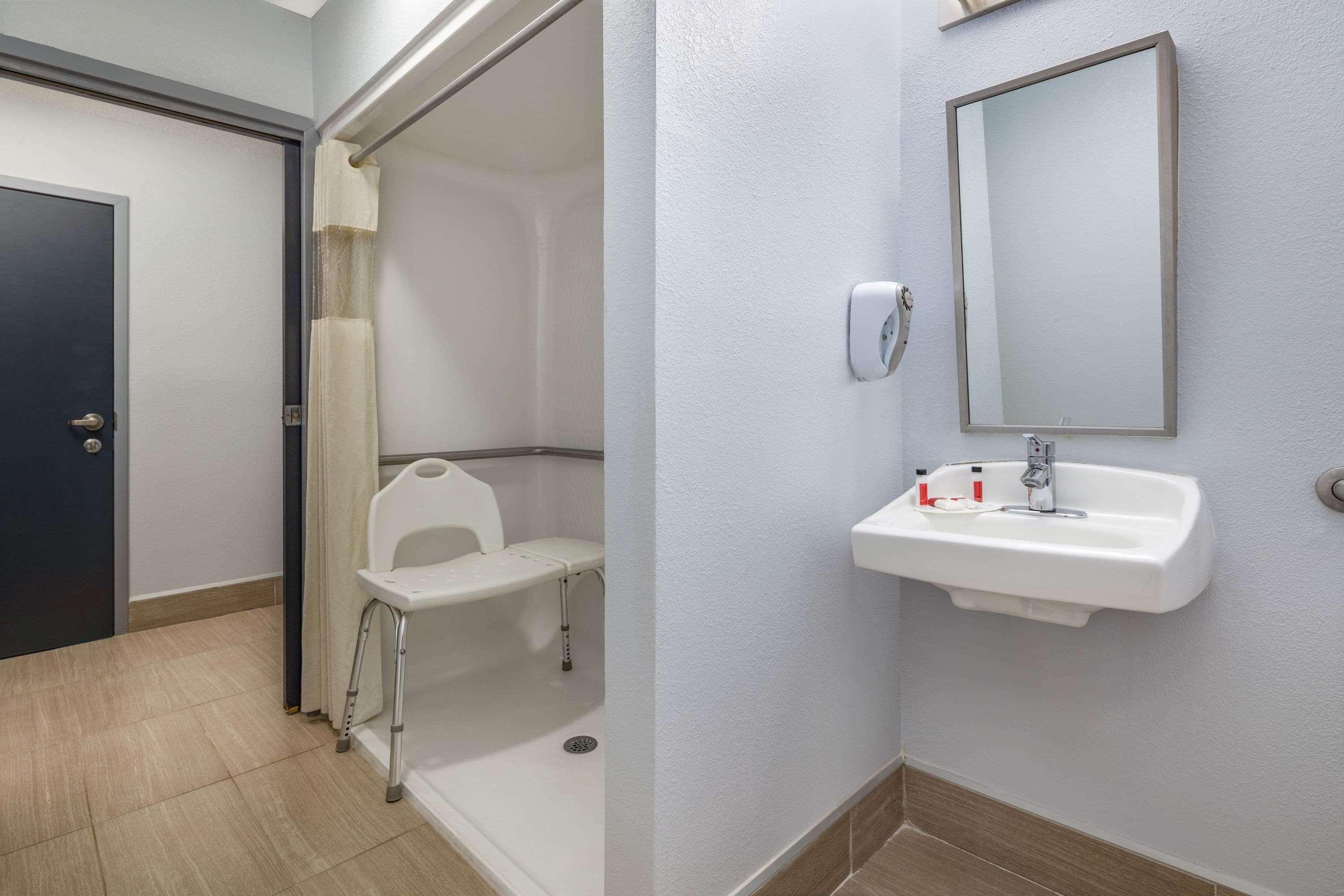 Microtel Inn By Wyndham Lake Norman Cornelius Exterior photo