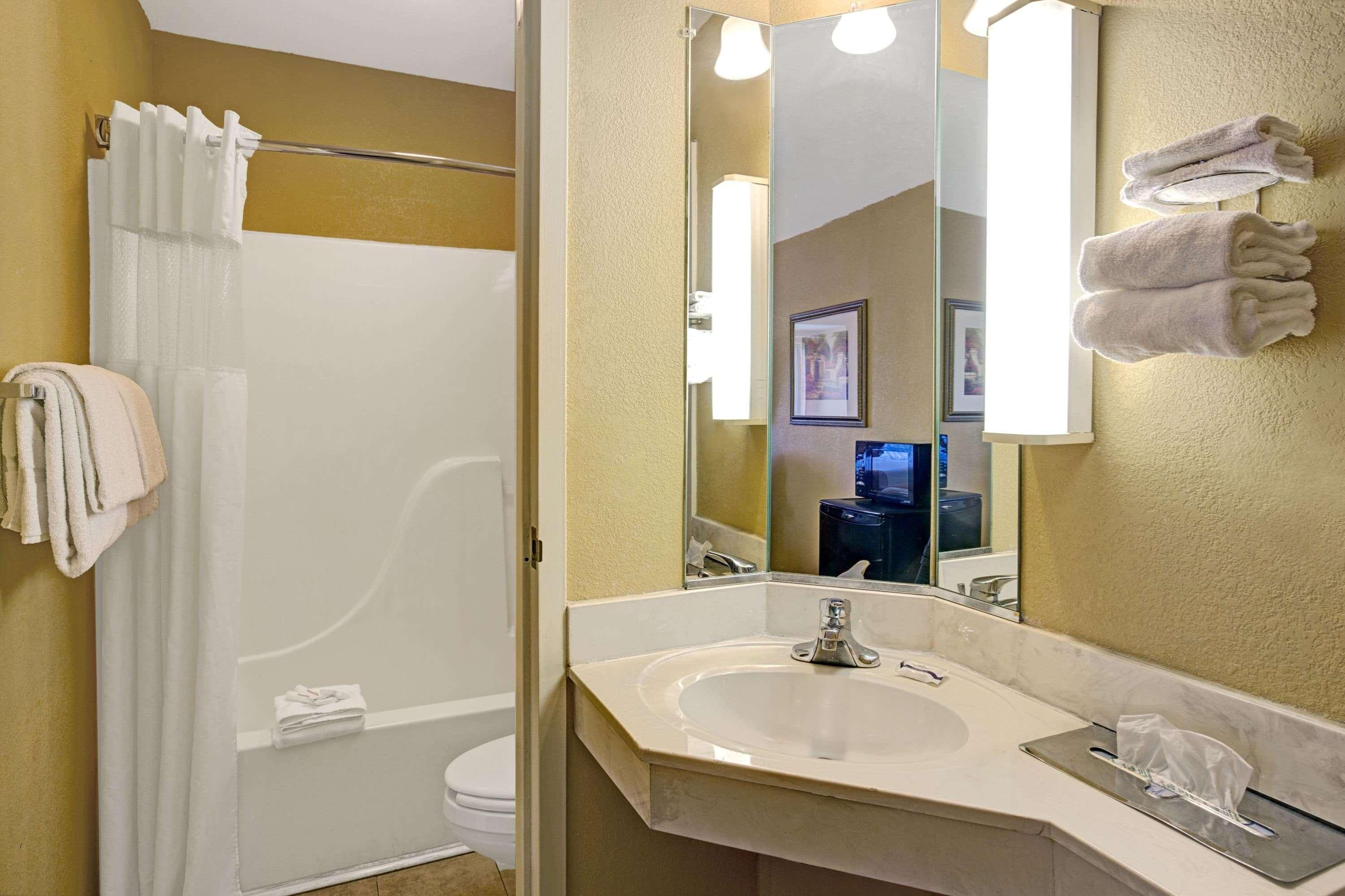 Microtel Inn By Wyndham Lake Norman Cornelius Exterior photo