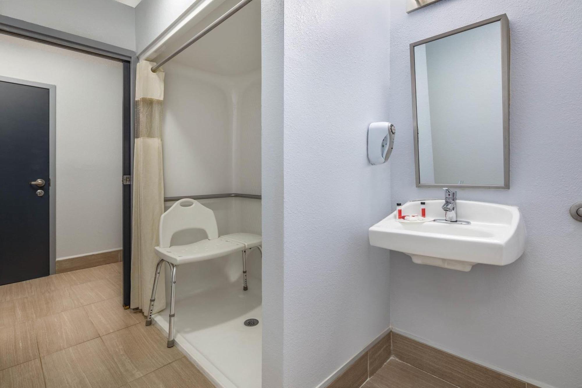 Microtel Inn By Wyndham Lake Norman Cornelius Exterior photo