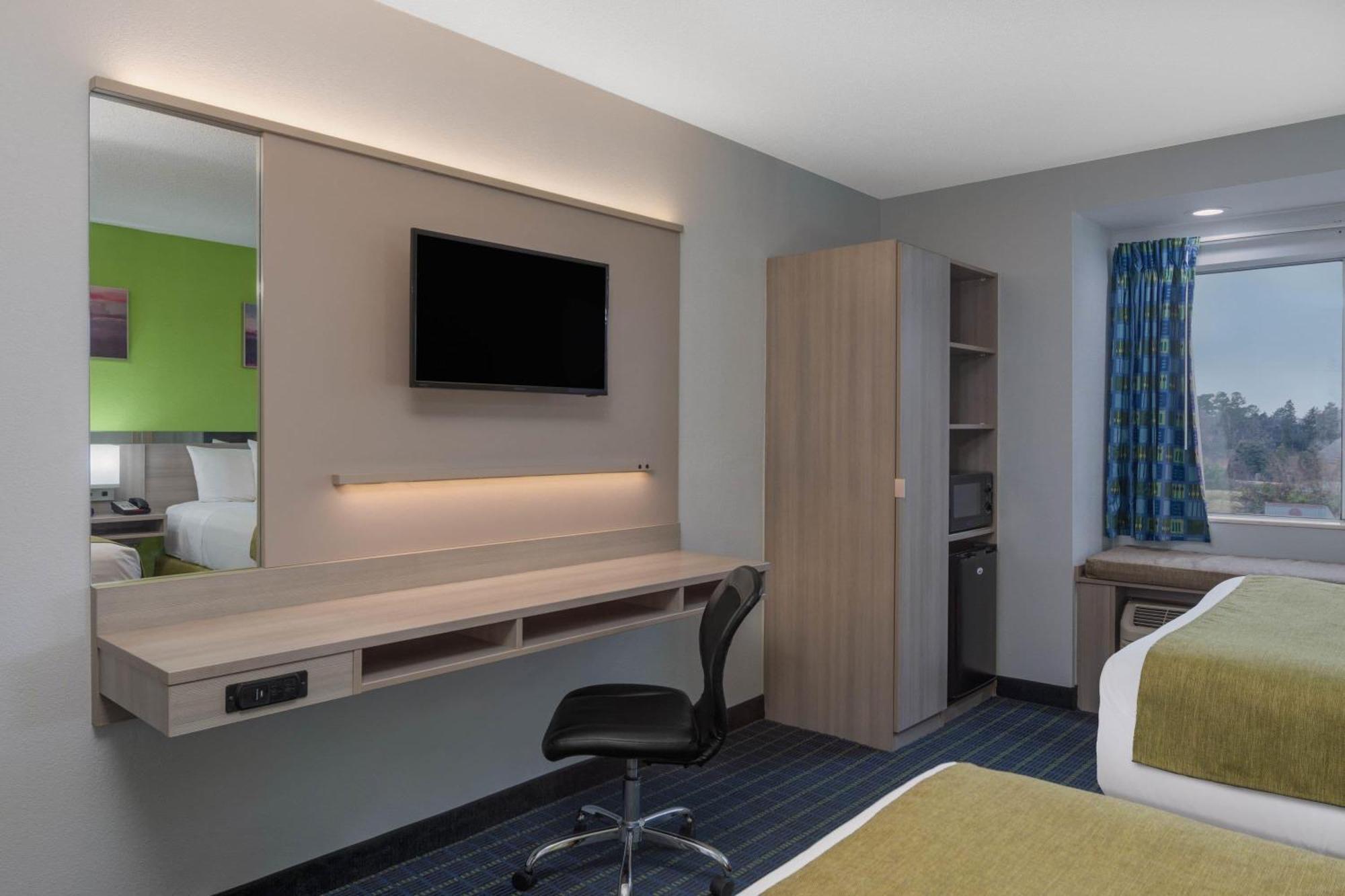 Microtel Inn By Wyndham Lake Norman Cornelius Exterior photo